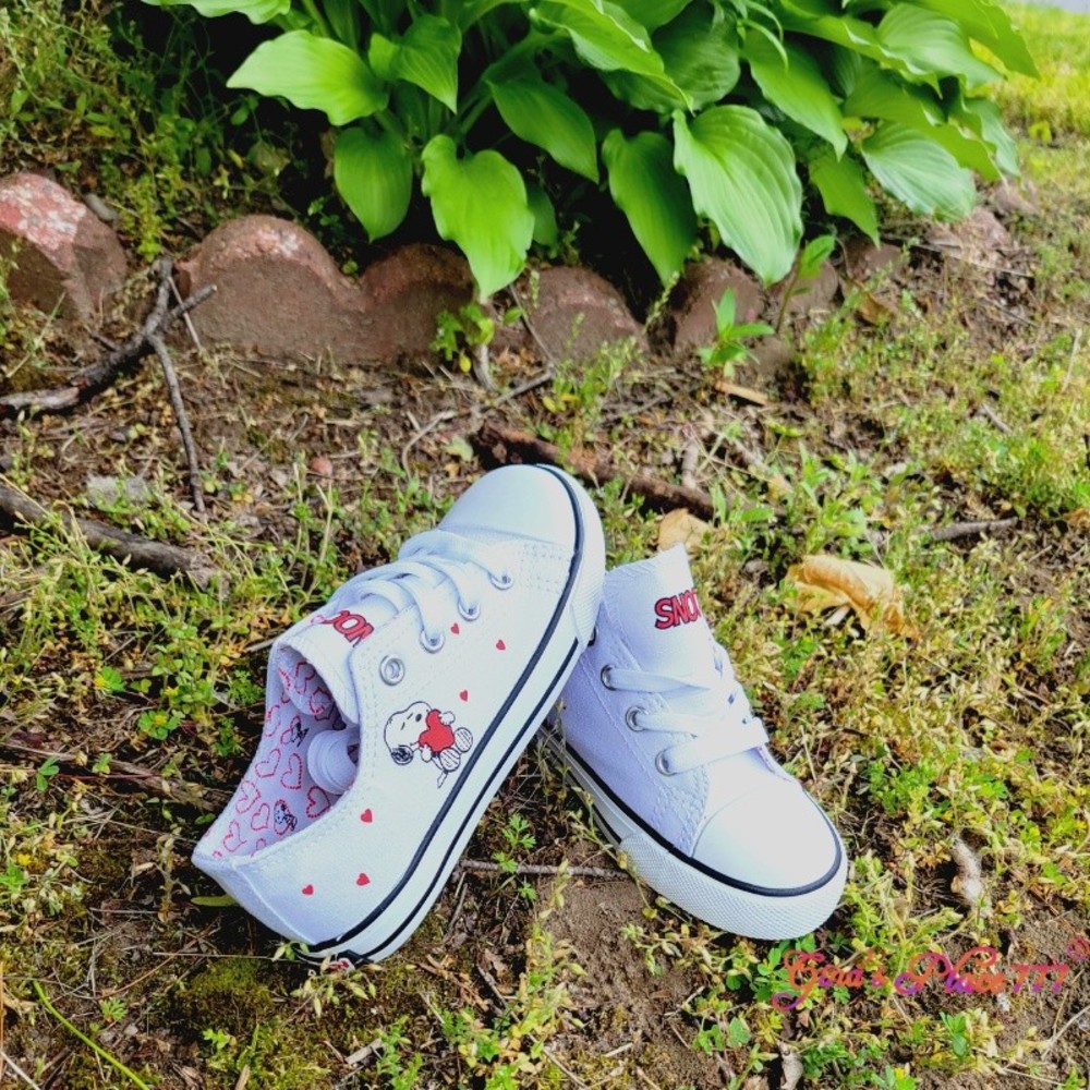 NWB Peanuts Canvas Low Top Sneaker Shoes Snoopy Hearts White Toddler Sz 11